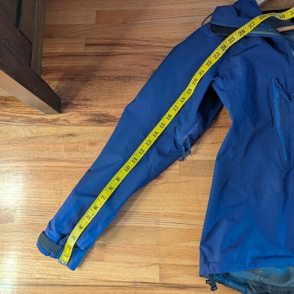Arc'teryx Women's Alpha AR Jacket, Small, Blueish Purple - Picture 11 of 16